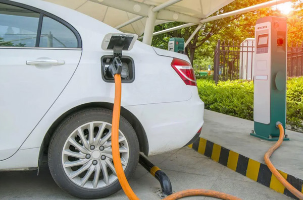 新能源汽車連接器飛速進步中